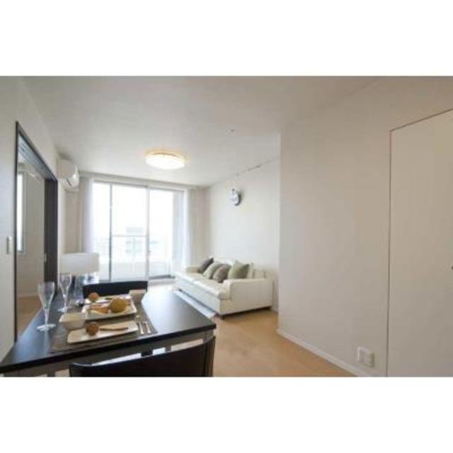 明るいバルコニーを望むことができます。※写真は同タイプ住戸です。