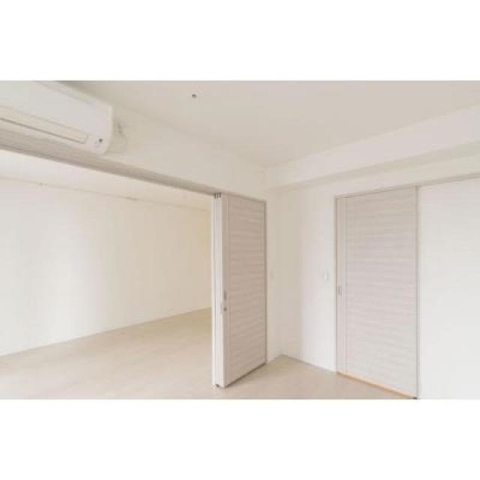 白っぽい色味のお部屋は心が明るくなりますね※写真は同タイプ住戸です。