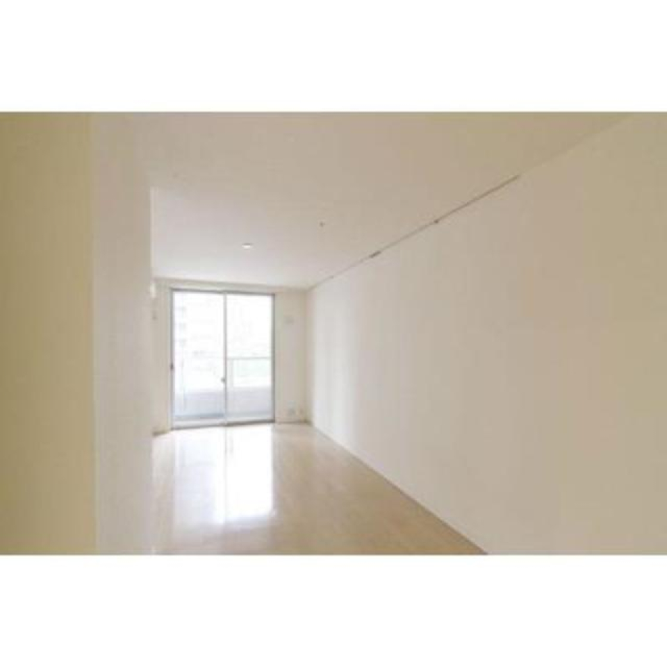 窓から射しこむ光が気持ちいい※写真は同タイプ住戸です。