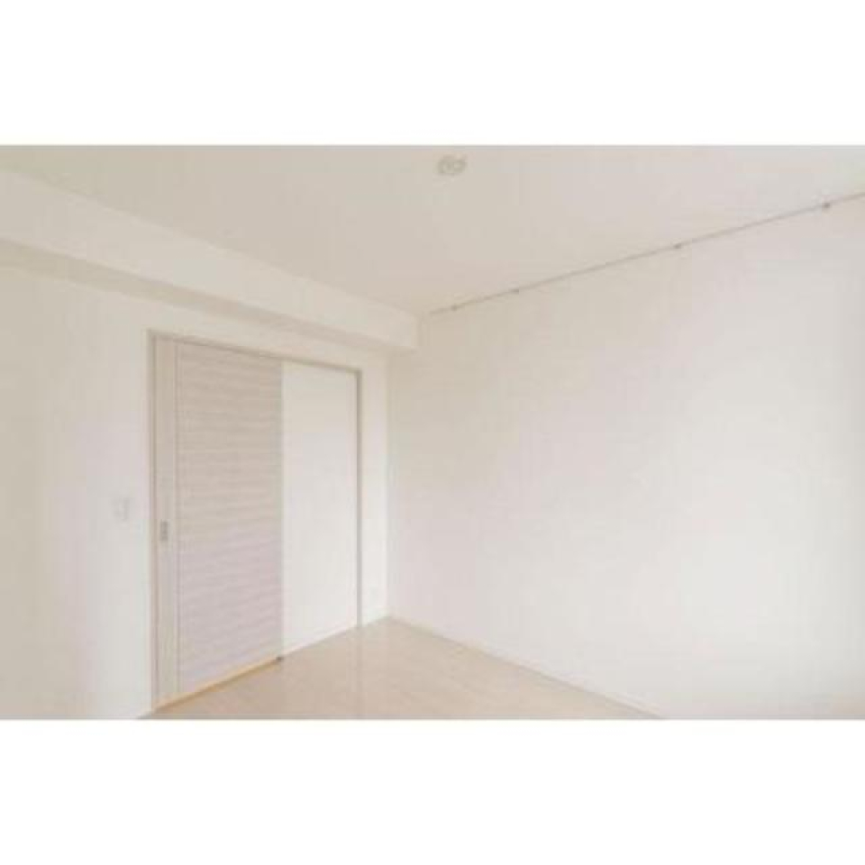 ウォークインクローゼット付きのお部屋です※写真は同タイプ住戸です。