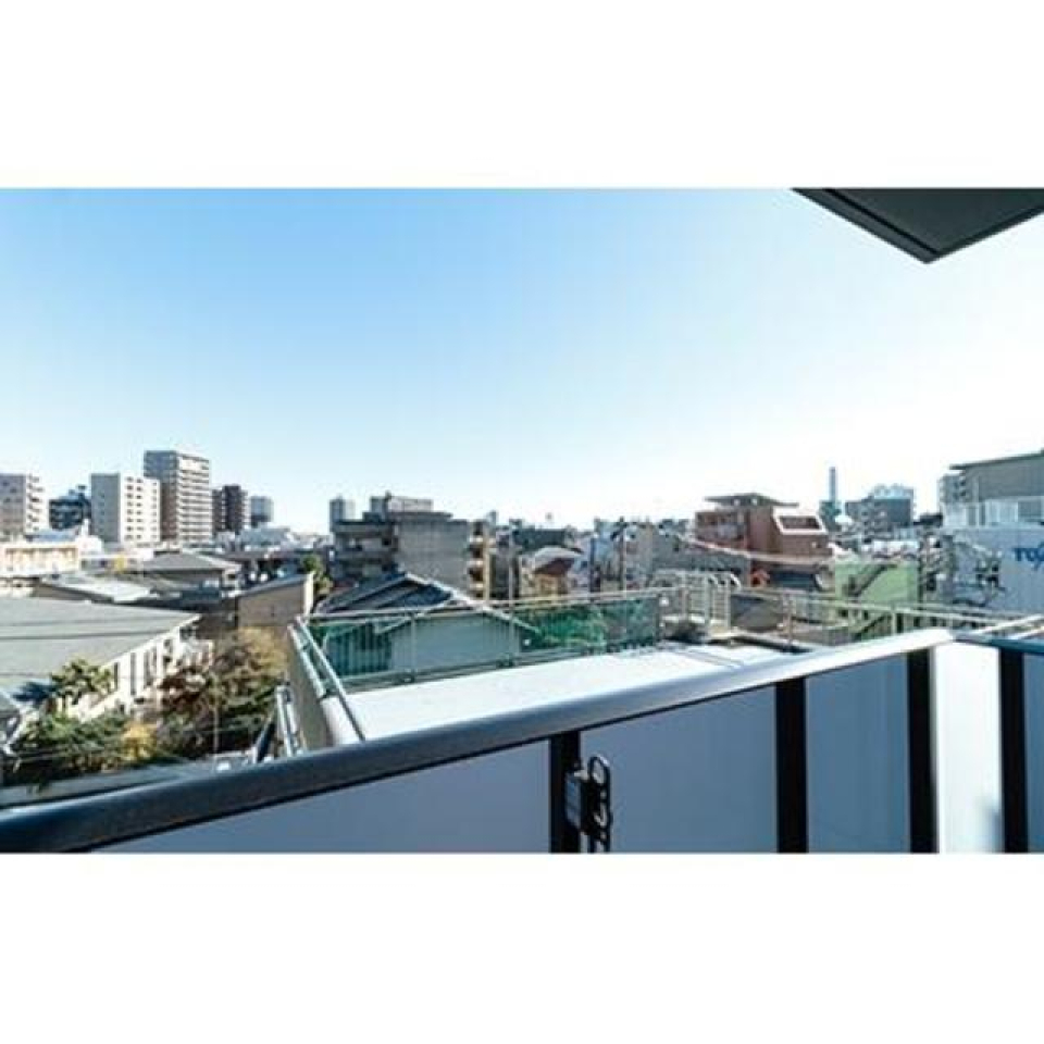 11階の建物の4階に所属しています。