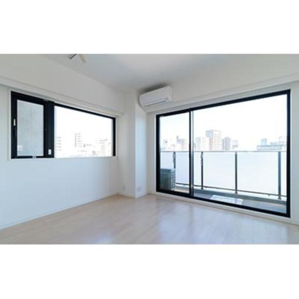 バルコニーへのアクセスも出来ます。※写真は同タイプ住戸です。