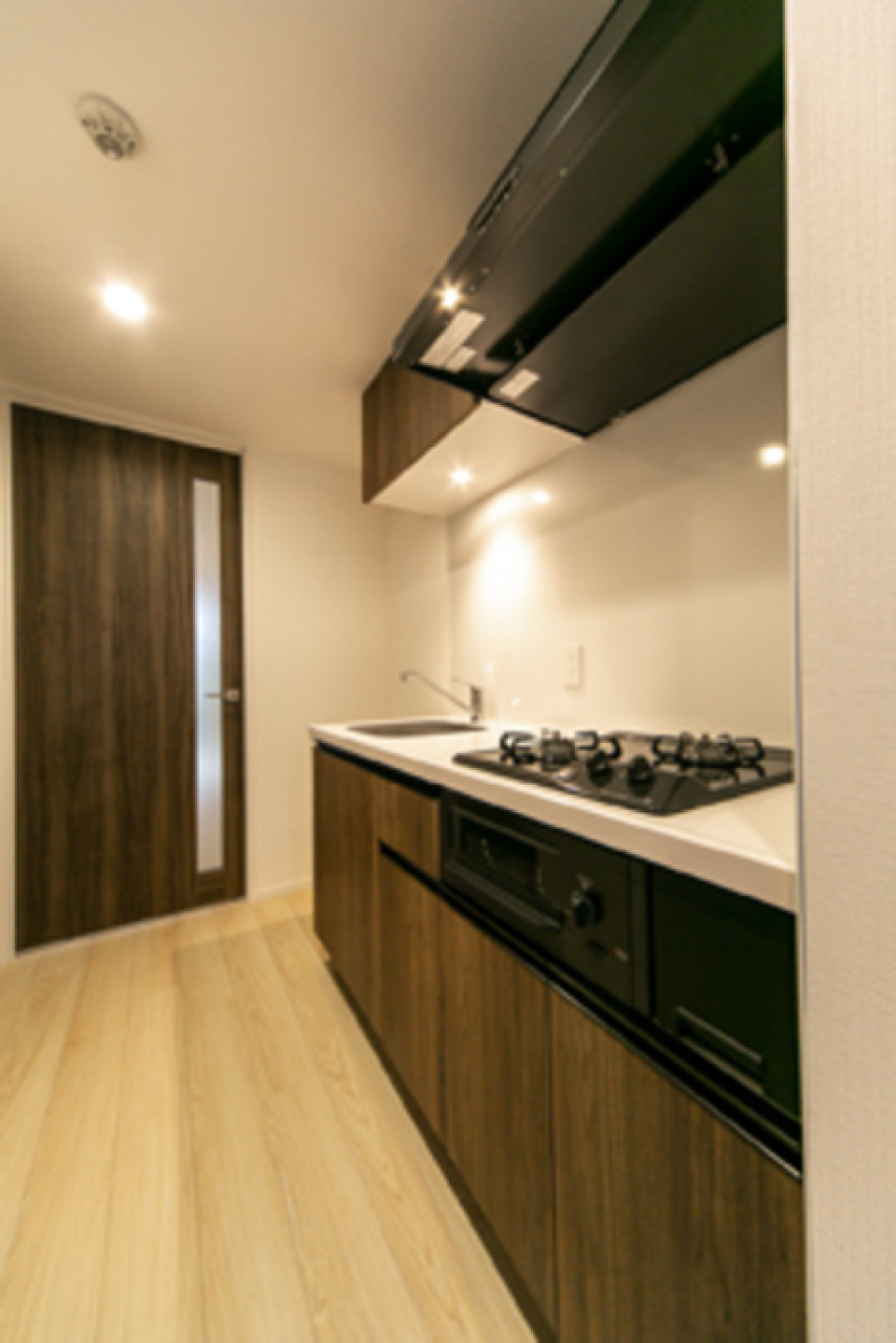 キッチンはブラウン
※写真は同タイプ住戸です。