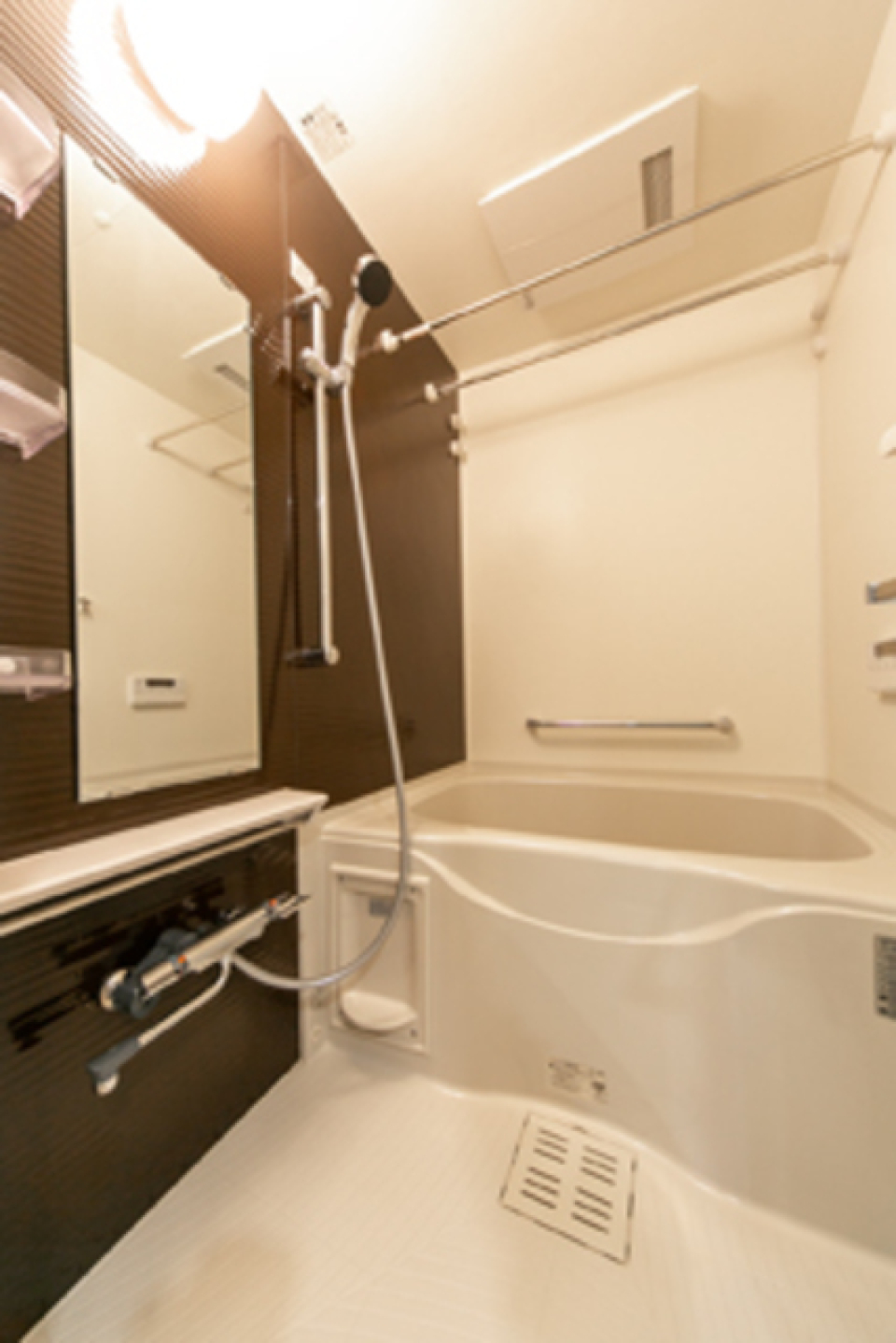 お風呂は追い焚き機能付き※写真は同タイプ住戸です。