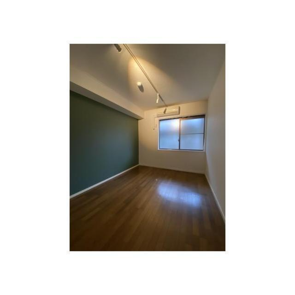 アクセントクロスがおしゃれな寝室