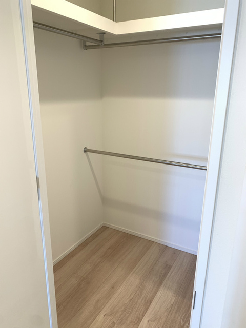 ウォークインクローゼットの様子。