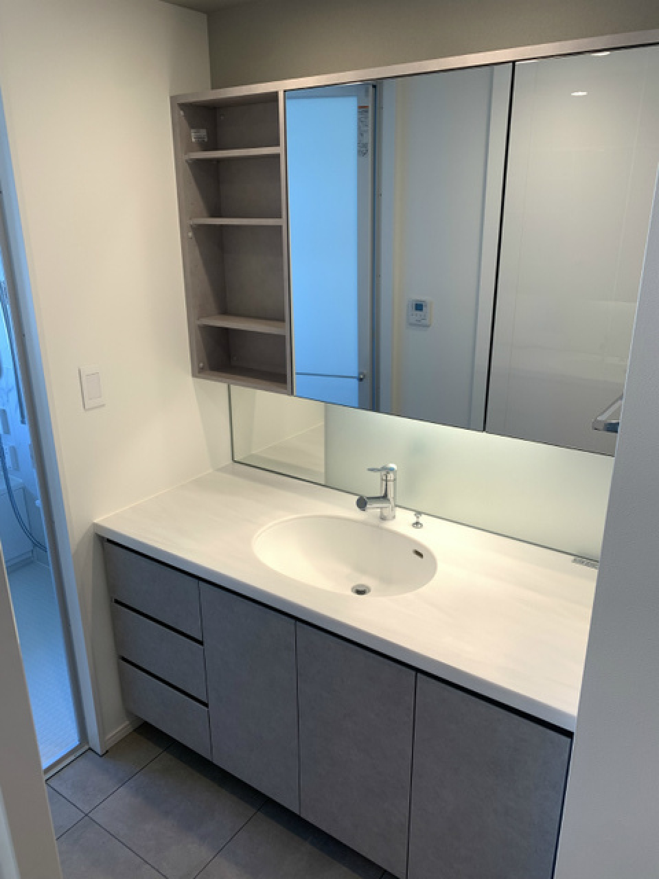 洗面台は広々としていて、収納もあるのでいいですね！