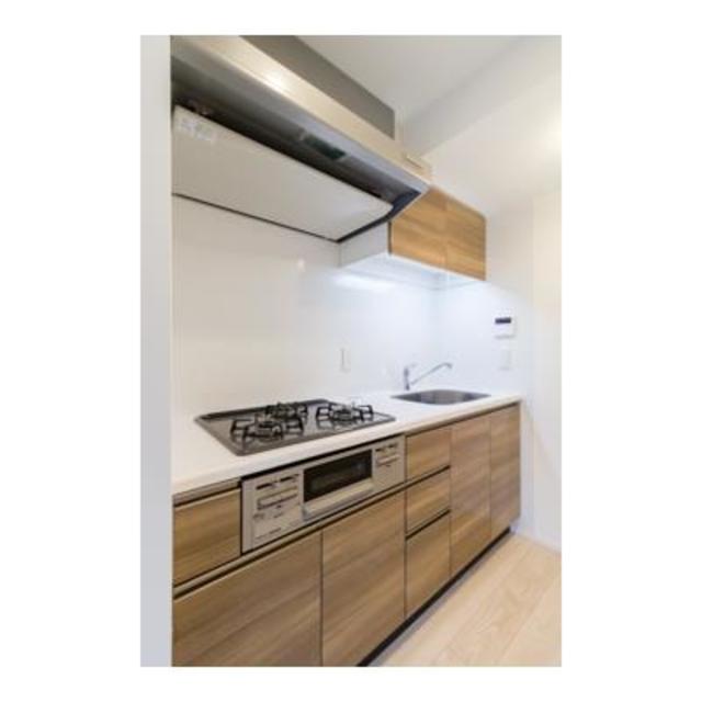 キッチンは3口コンロ
※写真は同タイプ住戸です。