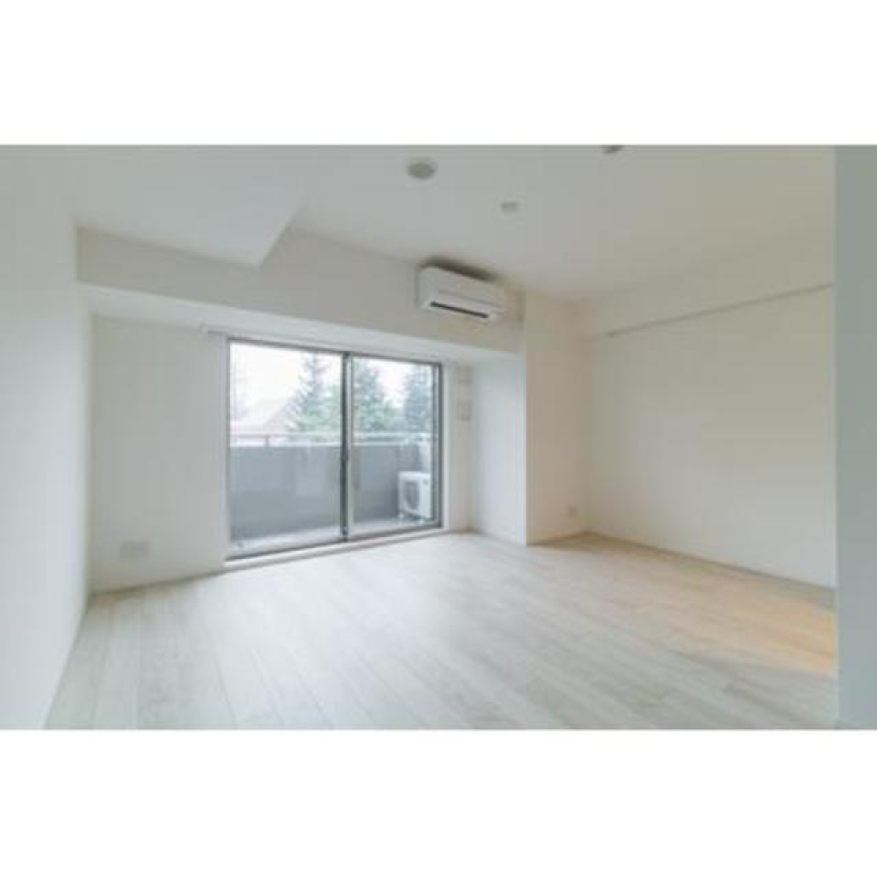 LDK10.5帖の明るい空間
※写真は同タイプ住戸です。