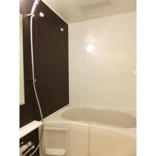 お風呂は追い焚き機能付き※写真は同タイプ住戸です。