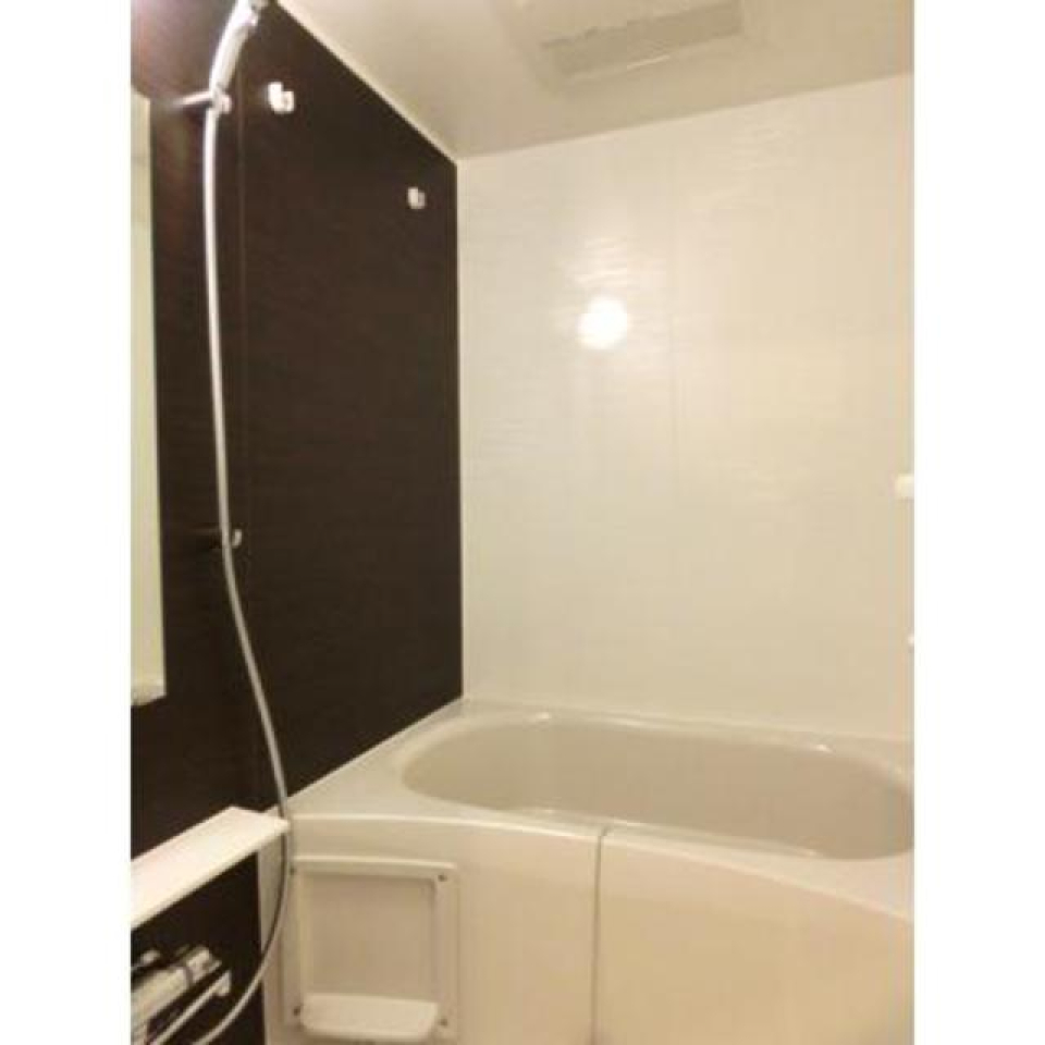 お風呂は追い焚き機能付き※写真は同タイプ住戸です。