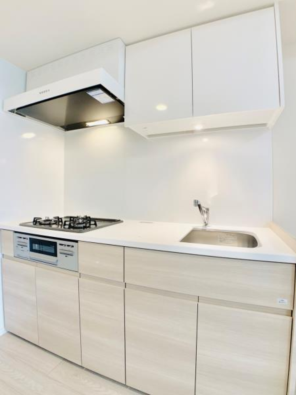 ホワイトを基調にしたキッチンです。