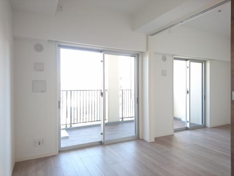 窓も大きく開放的