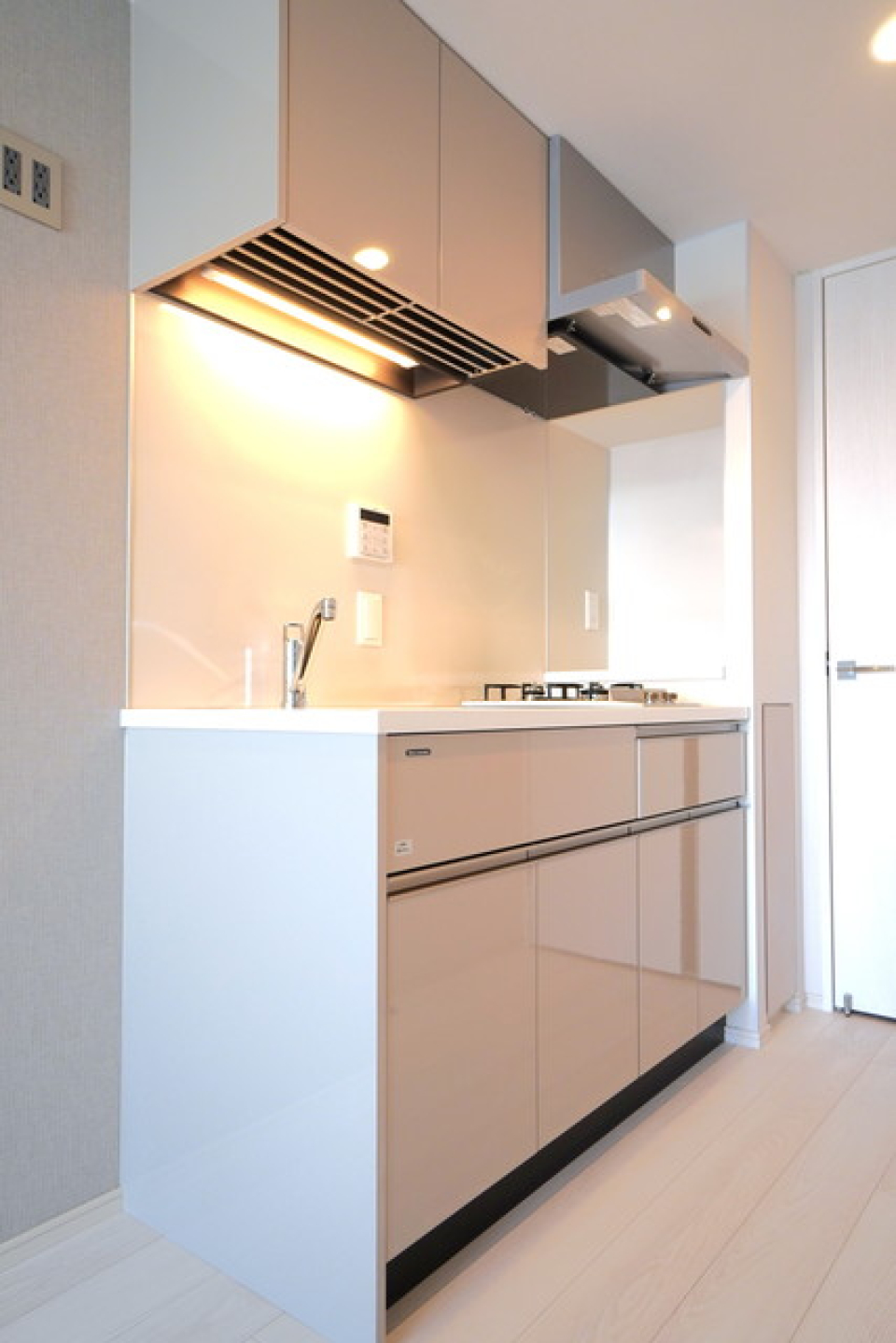 キッチンはシンプル※写真は同タイプ住戸です。