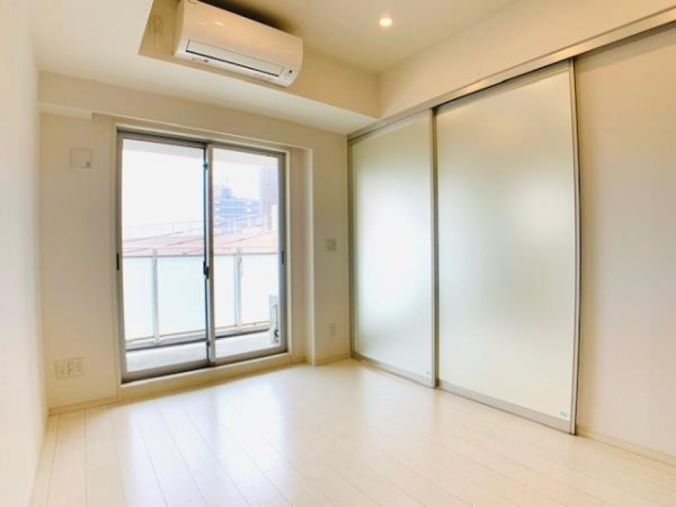 すりガラス扉で仕切られます