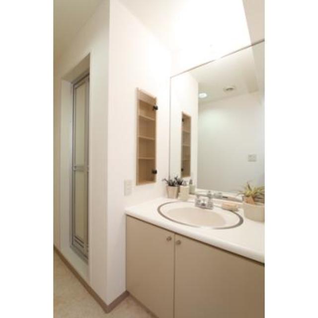 洗面所の様子。※写真は同タイプ住戸です。