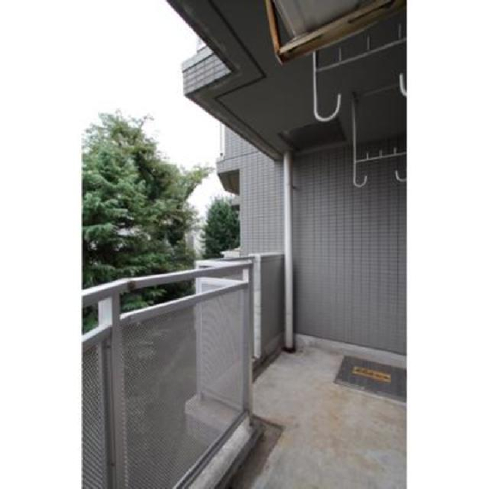 バルコニーへのアクセスができます。※写真は同タイプ住戸です。