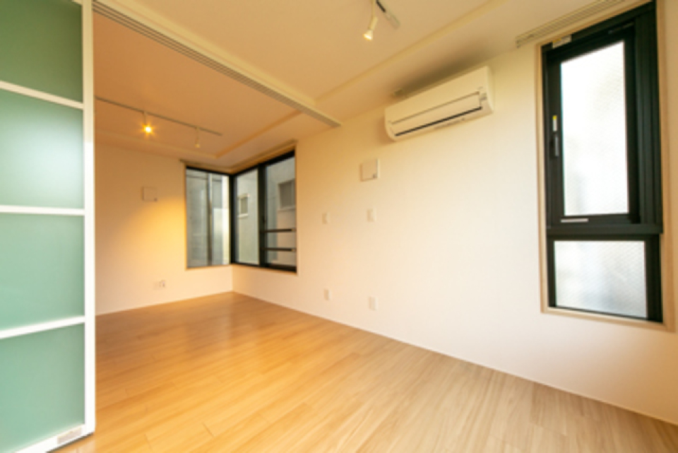 仕切りの扉がオシャレですね！※写真は同タイプ住戸です。