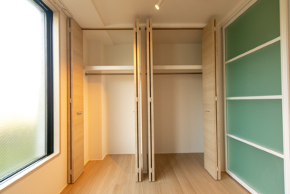 収納を開けた時の世数。※写真は同タイプ住戸です。