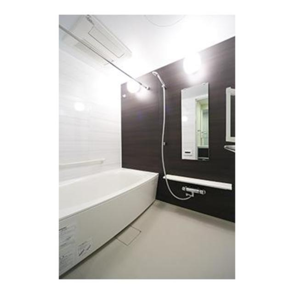 お風呂は追い焚き機能付き※写真は同タイプ住戸です。