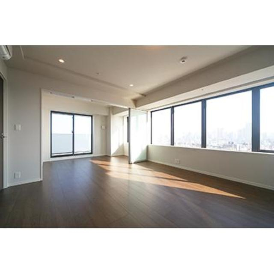 広いLDKは開放的※写真は同タイプ住戸です。