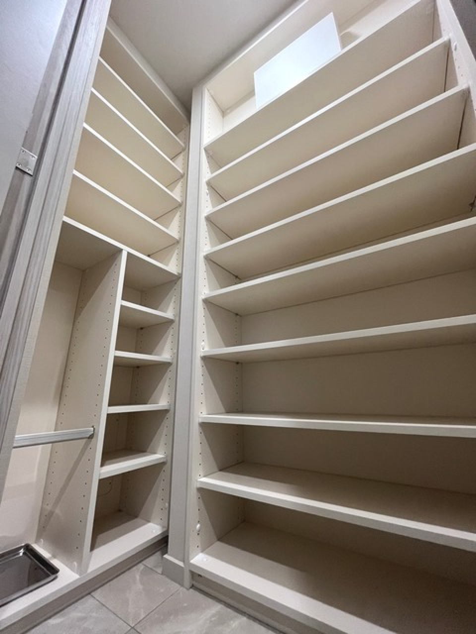 シューズボックスを開けた時の様子。※写真は同タイプ住戸です。