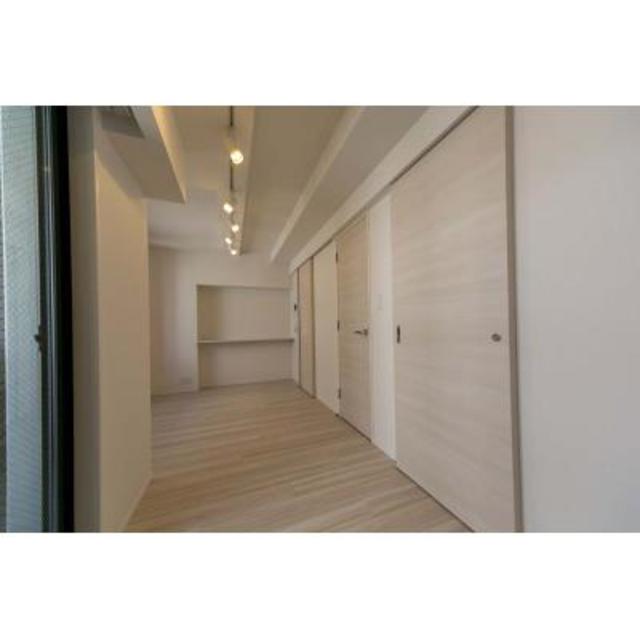 カウンターも見えます。横引扉を開けると。。。※写真は同タイプ住戸です。