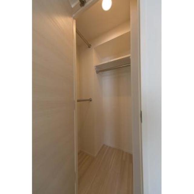 ウォークインクローゼットが併設されています。※写真は同タイプ住戸です。