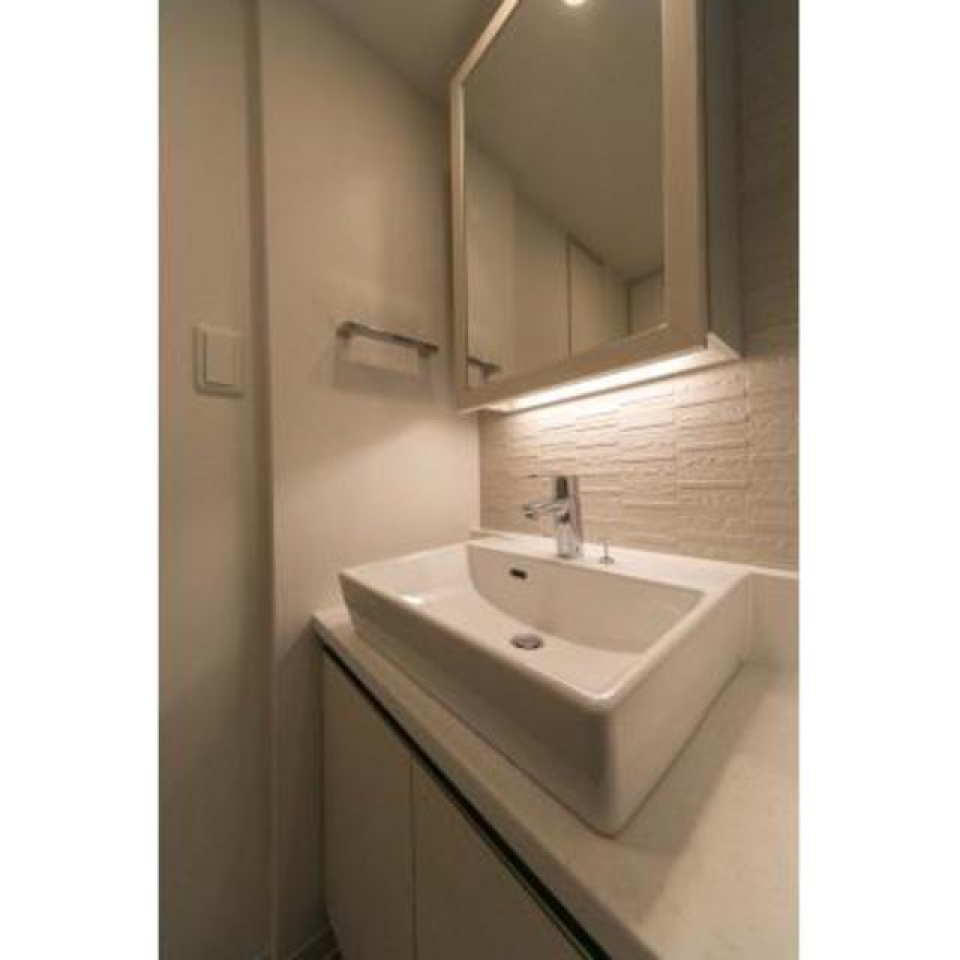 照明が手元を明るく照らしてくれいます。※写真は同タイプ住戸です。