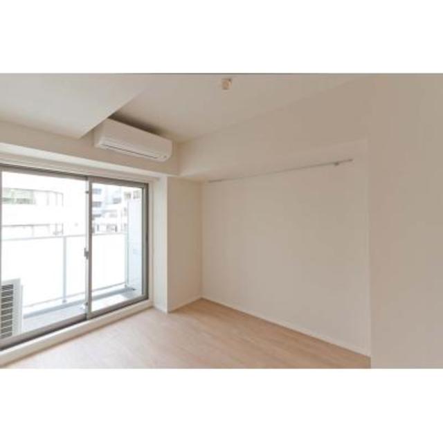 5.3帖のベッドルームからバルコニーへのアクセスができます。※写真は同タイプ住戸です。