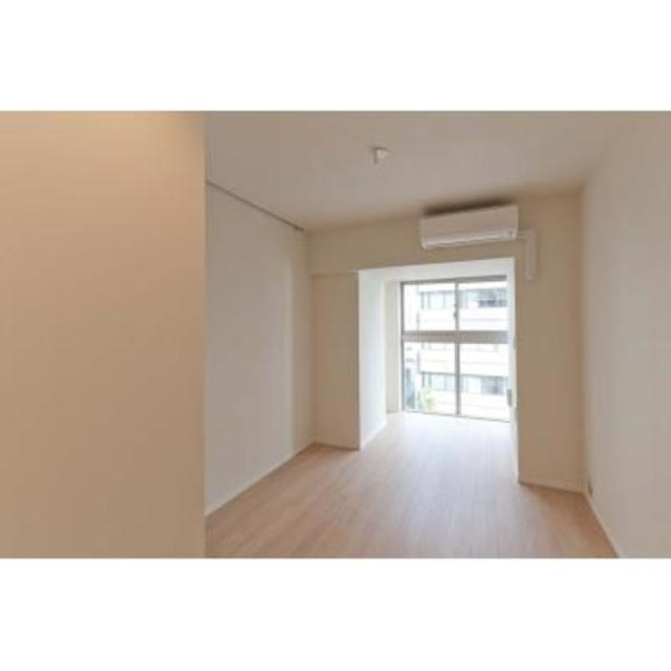 大き目の窓が光を取り入れてくれます。※写真は同タイプ住戸です。