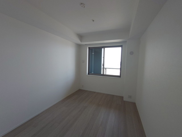 洋室は７．１帖、５．０帖５．０帖と３部屋あります。※写真は同タイプ住戸です。