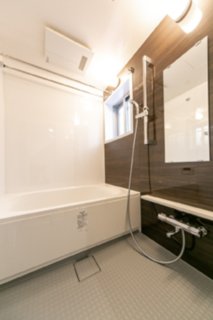 お風呂は追い焚き機能付き※写真は同タイプ住戸です。