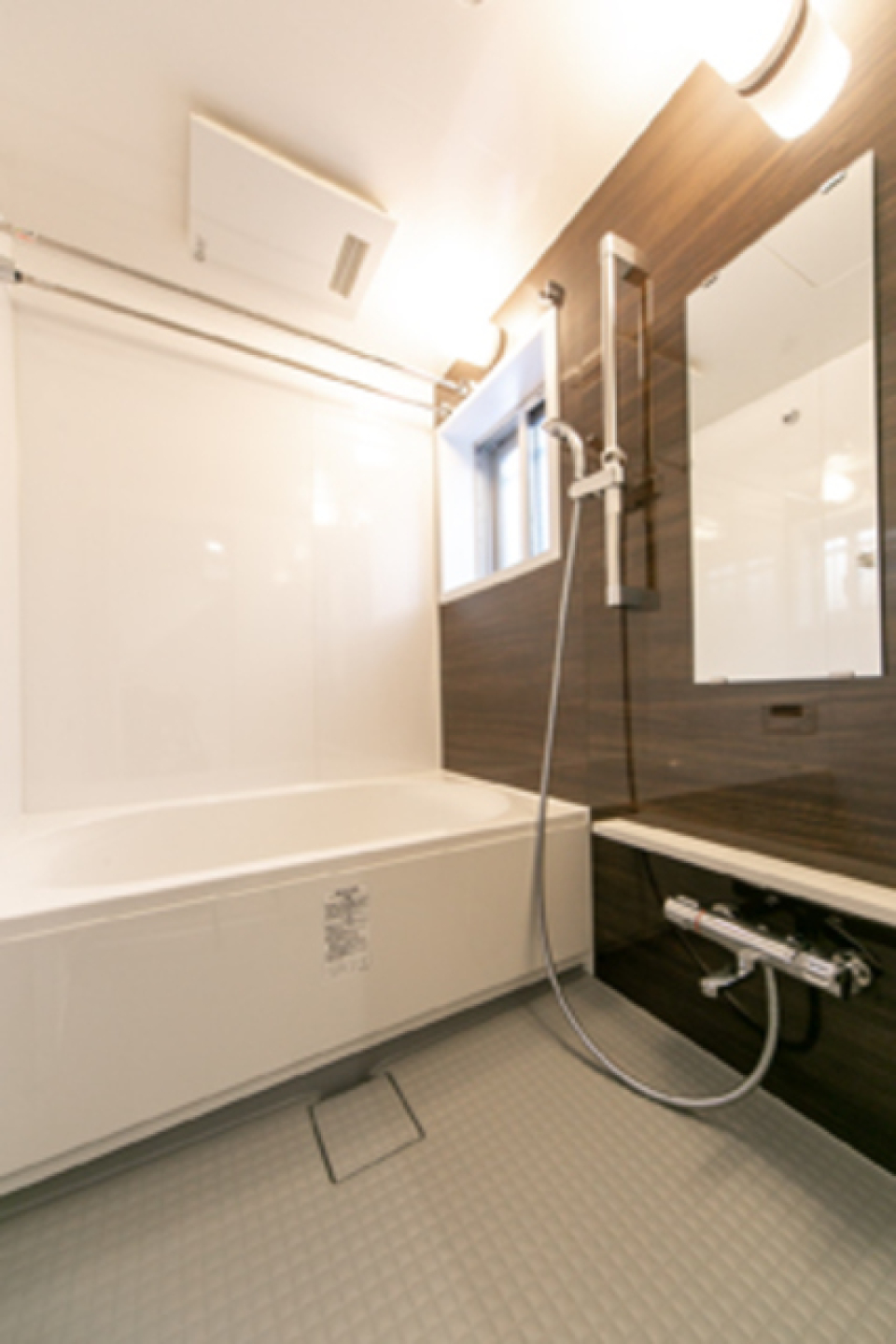 お風呂は追い焚き機能付き※写真は同タイプ住戸です。