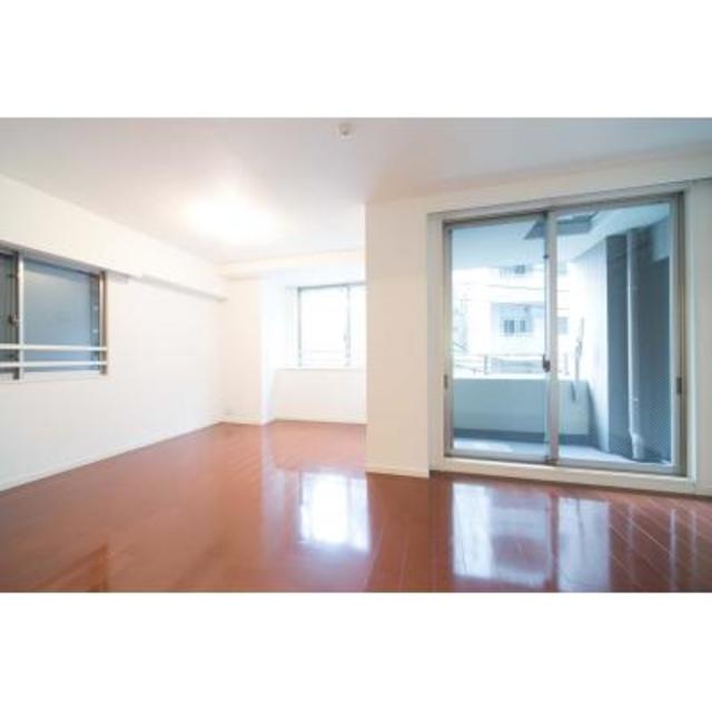 バルコニーへのアクセスも出来ます。※写真は同タイプ住戸です。