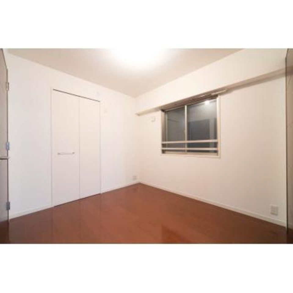 洋室は２部屋とサービスルームがつ、バルコニーは２つあります。※写真は同タイプ住戸です。