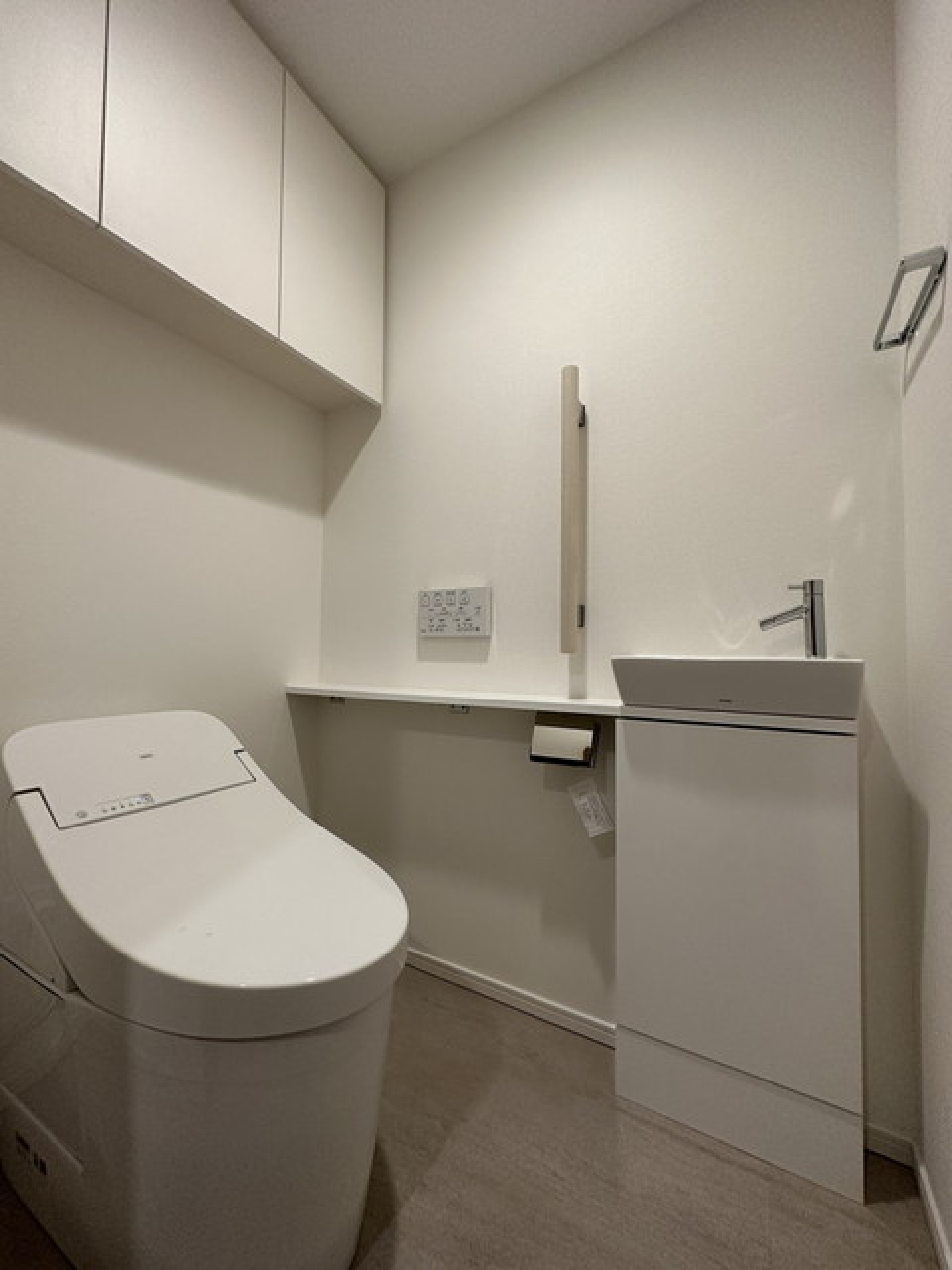 トイレの横には水栓もあっていいですね！※写真は同タイプ住戸です。