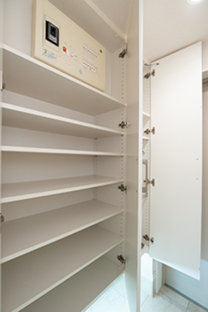 玄関横の収納もたっぷり※写真は同タイプ住戸です。