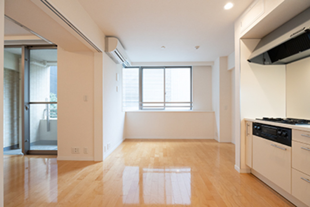 寝室のドアを開けることでさらに開放感のあるリビングに！※写真は同タイプ住戸です。