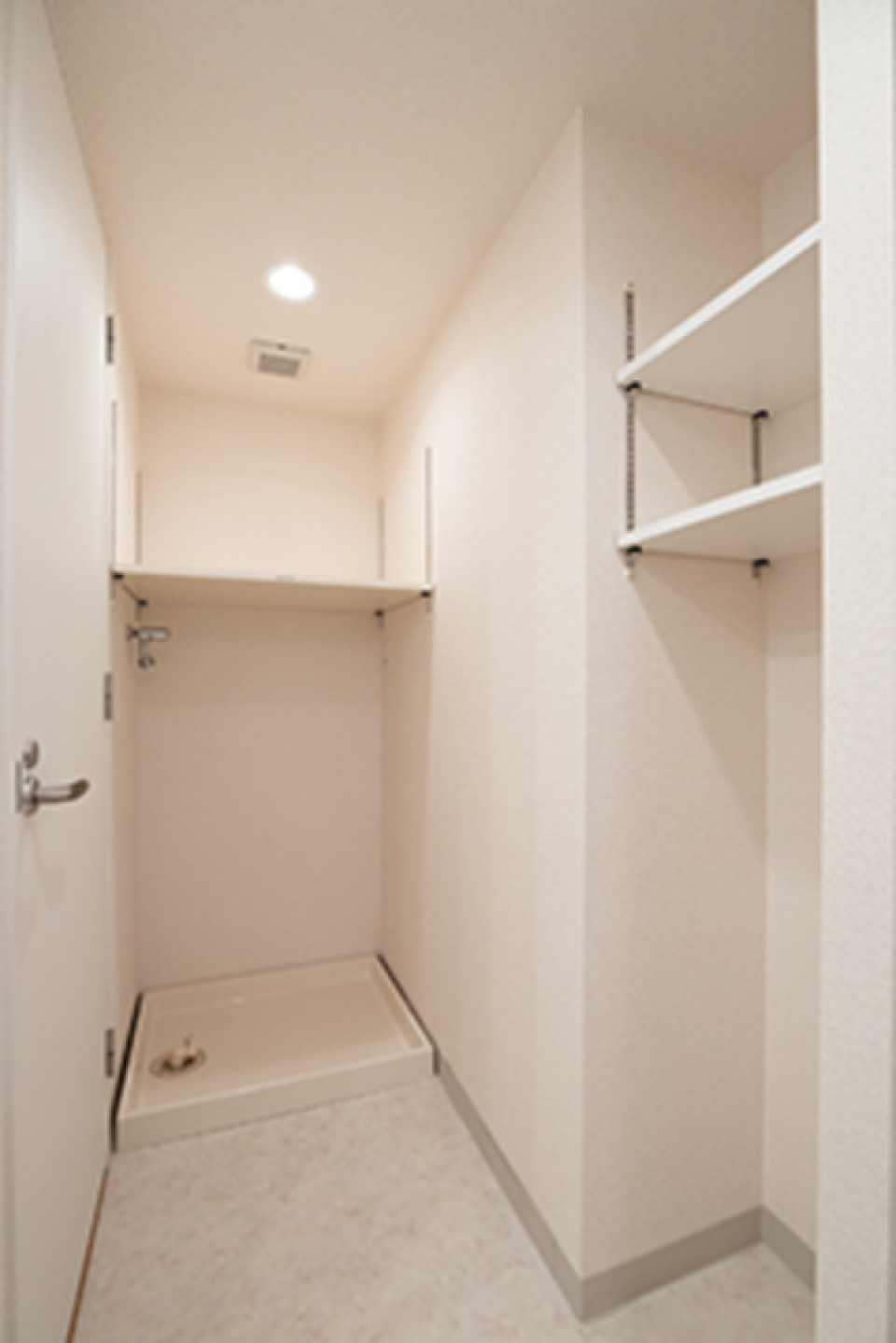 洗面所にも収納あり※写真は同タイプ住戸です。