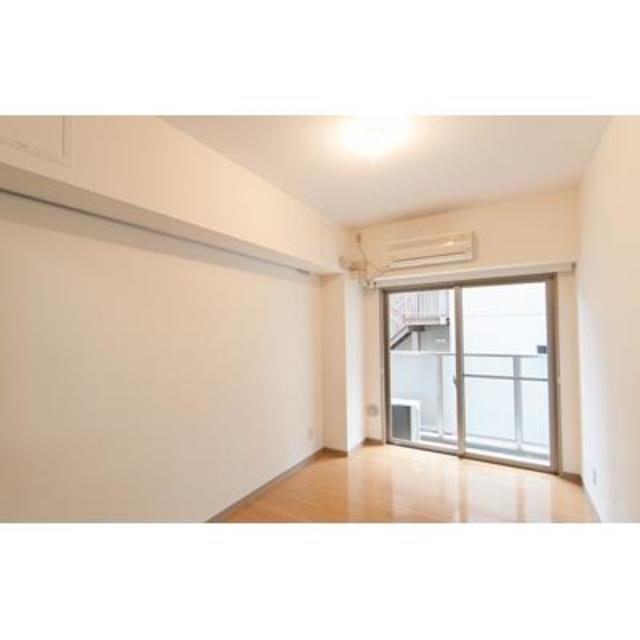 日当たりのいい明るい洋室
※写真は同タイプ住戸です。