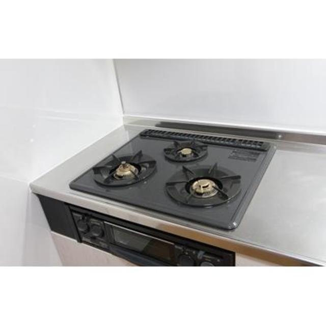 3口コンロで料理が捗ります※写真は同タイプ住戸です。