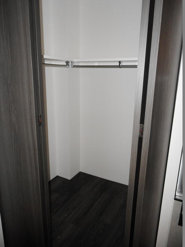 コンパクトな収納付き