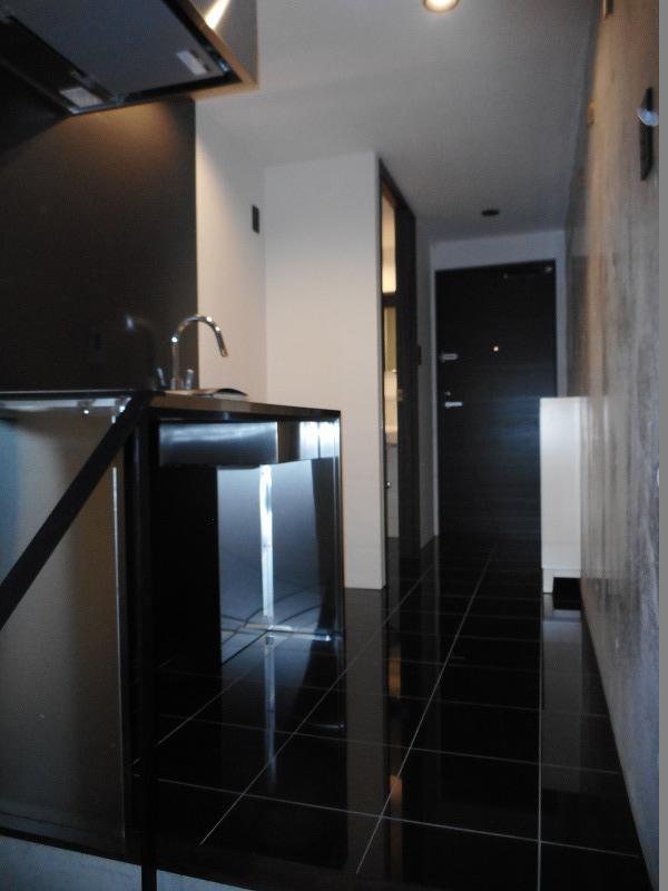 キッチンから玄関側をみた景色