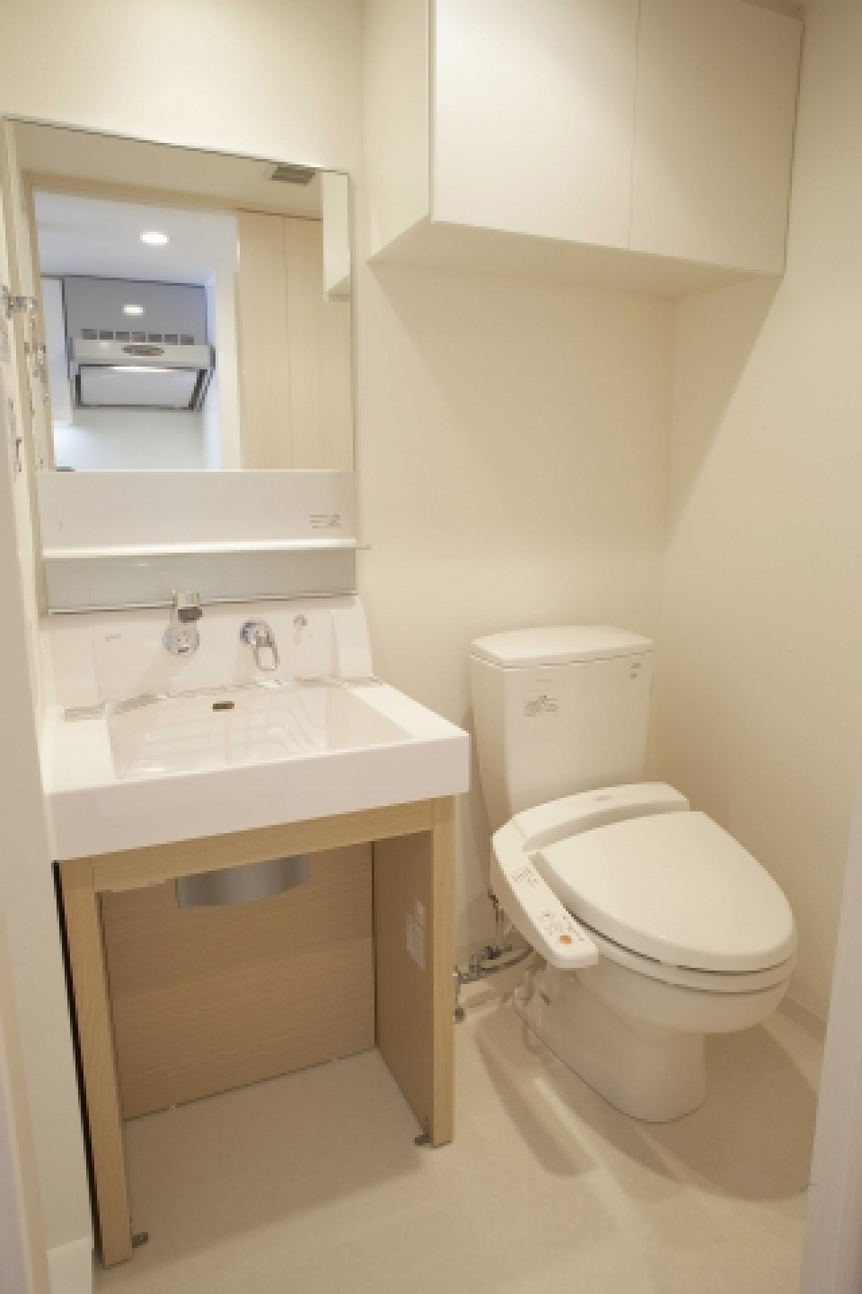 洗面台とトイレは併設です。※参考写真