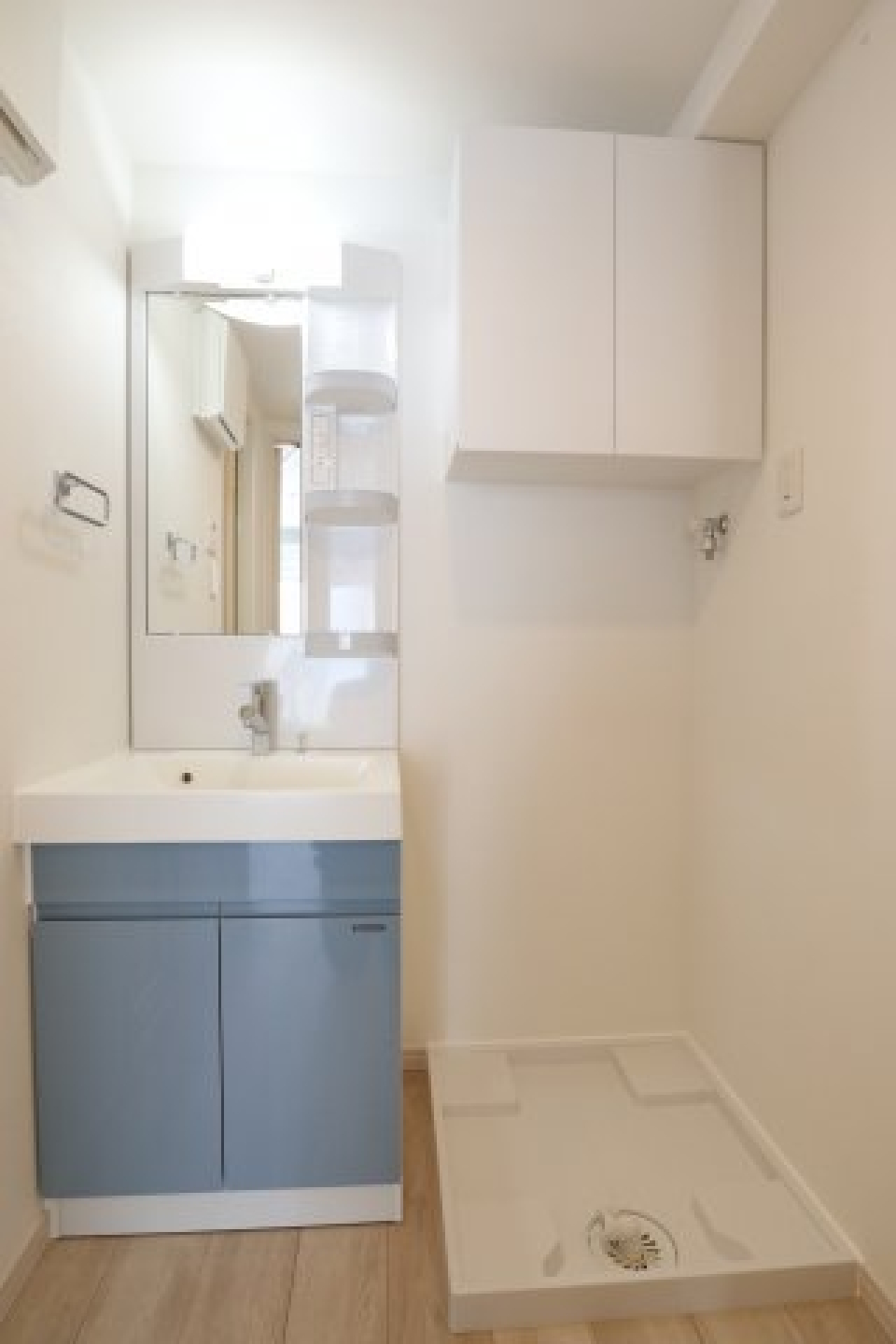 洗面台と洗濯機置き場。収納付きです
ログ代々木　参考写真