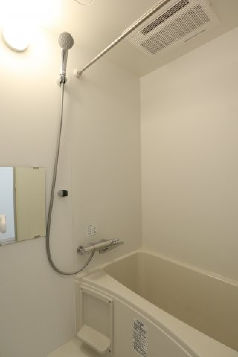 お風呂はシャワー付き
ログ代々木　参考写真