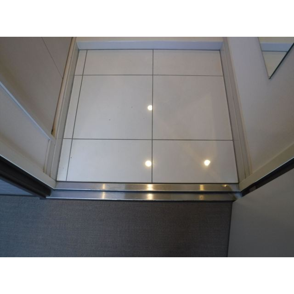 玄関はお掃除が楽なタイルです！