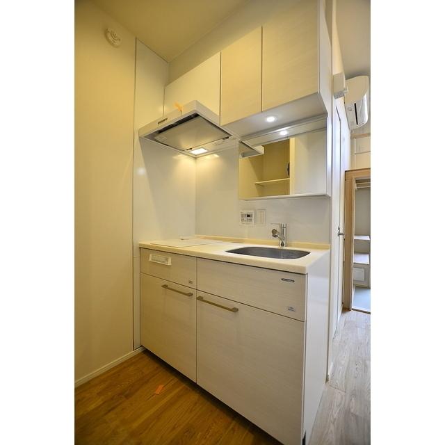 白い清潔感のあるキッチンでは、どんな冒険飯を作ろうか♪