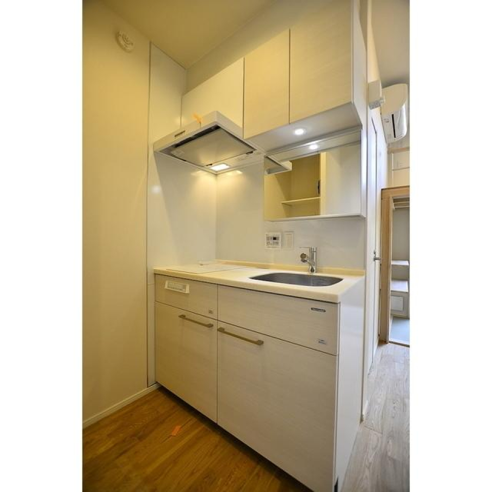 白い清潔感のあるキッチンでは、どんな冒険飯を作ろうか♪